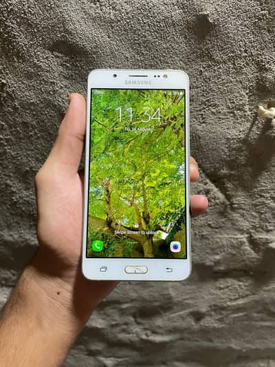 Samsung Mobile J5