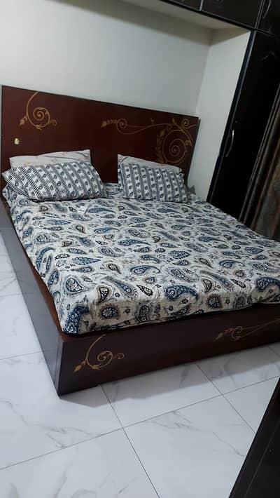Double bed with 2 side tables