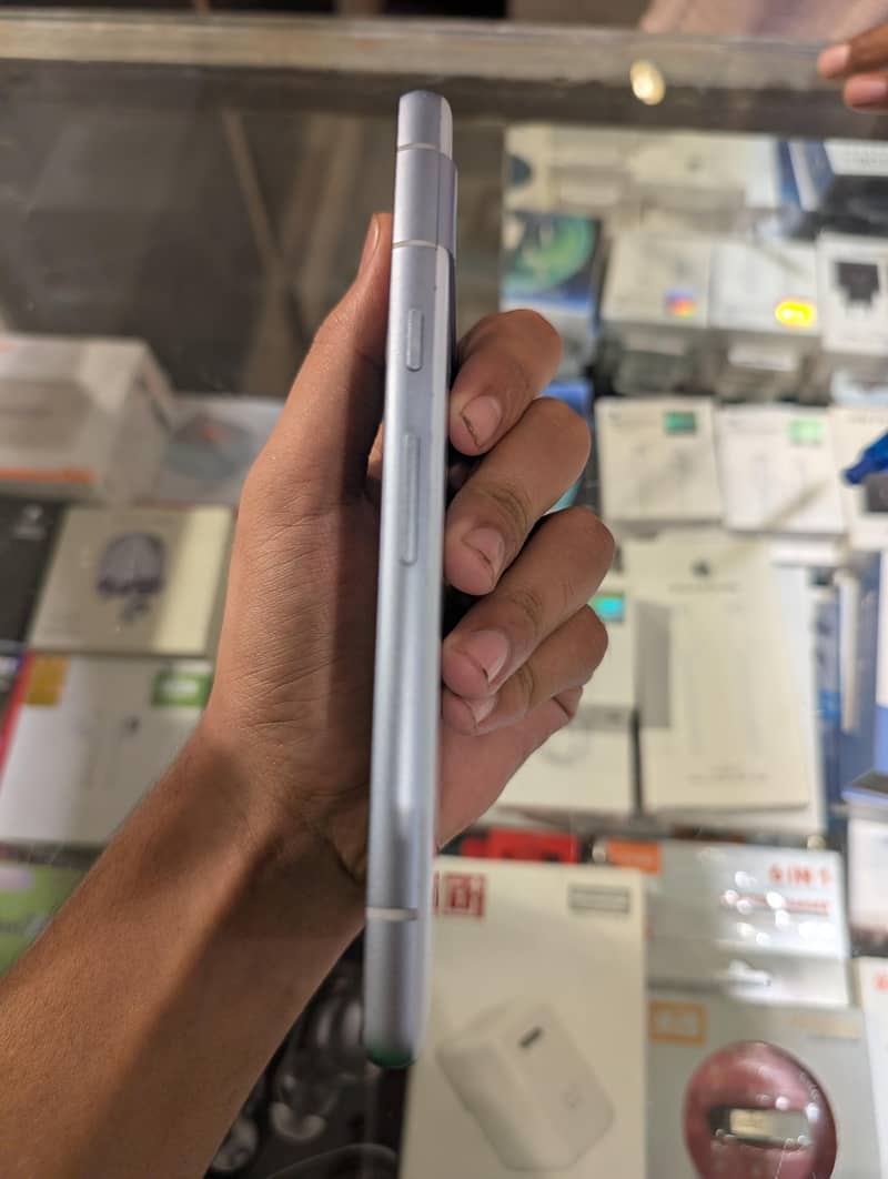 Google Pixel 7a 4