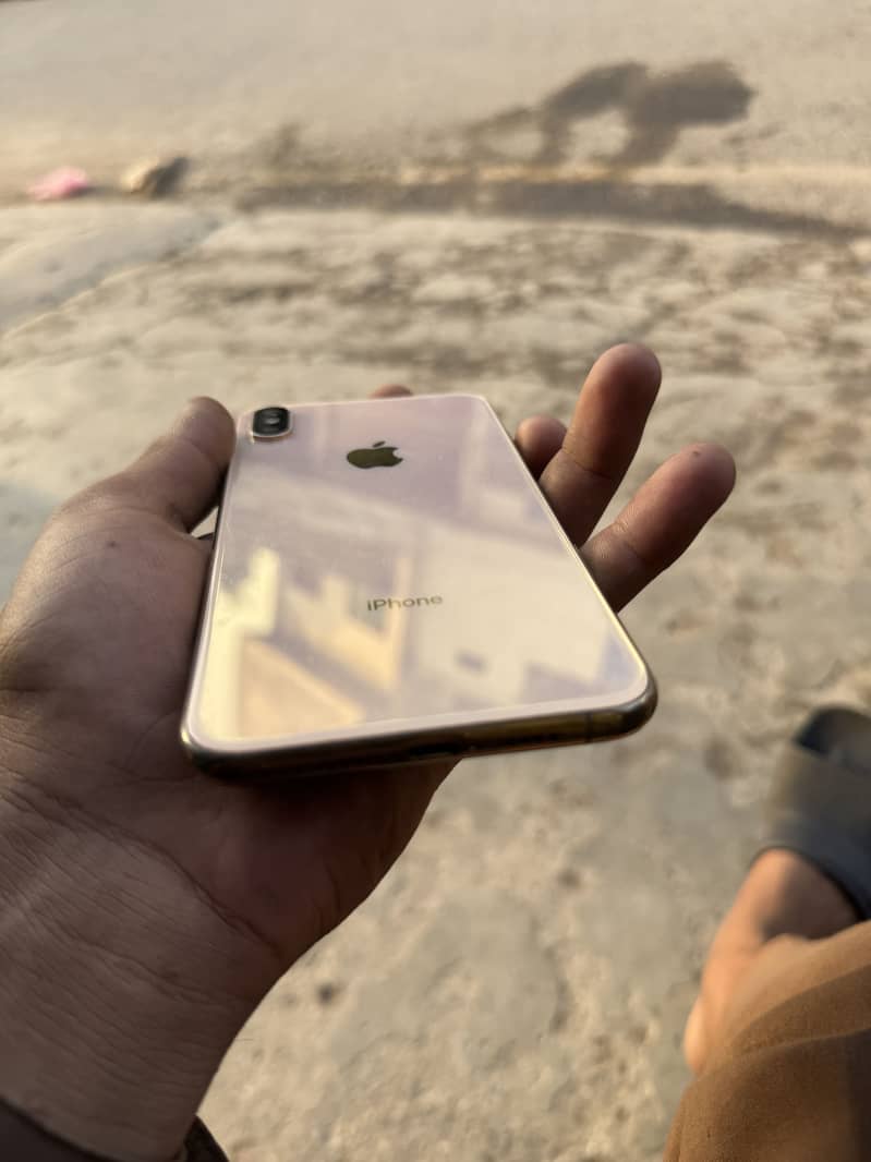 Apple iPhone XS Max 5