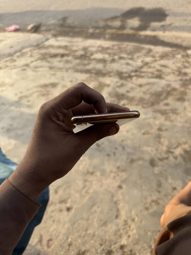 Apple iPhone XS Max 6