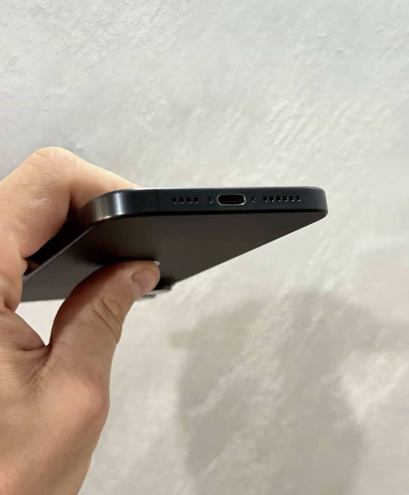 Apple iPhone 15 Pro Max 4