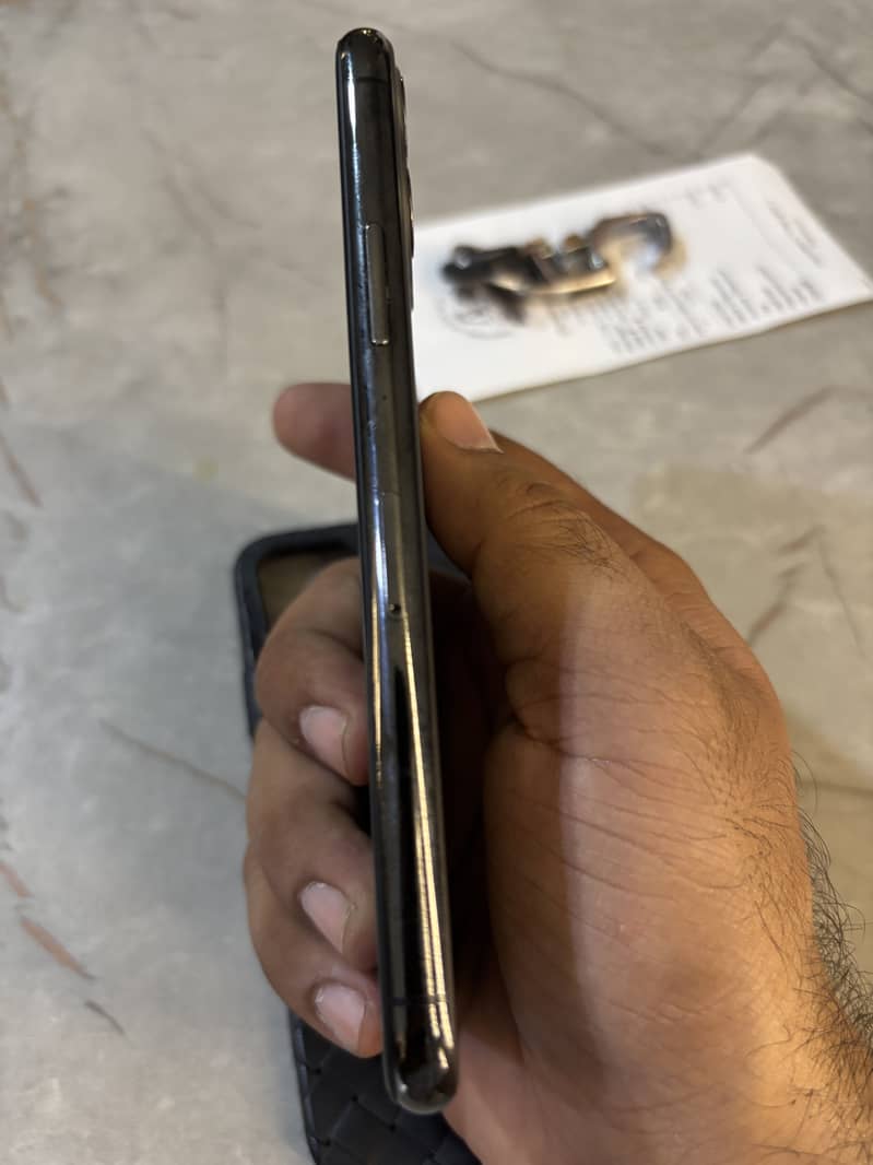 Apple iPhone 11 Pro 1