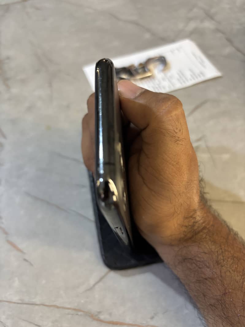Apple iPhone 11 Pro 4