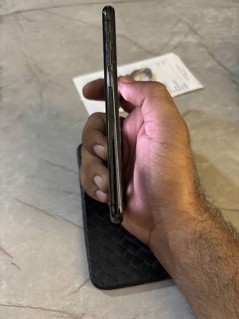 Apple iPhone 11 Pro 7