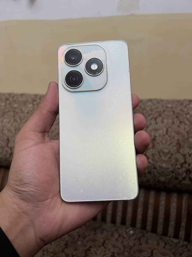 Tecno Spark 20 0