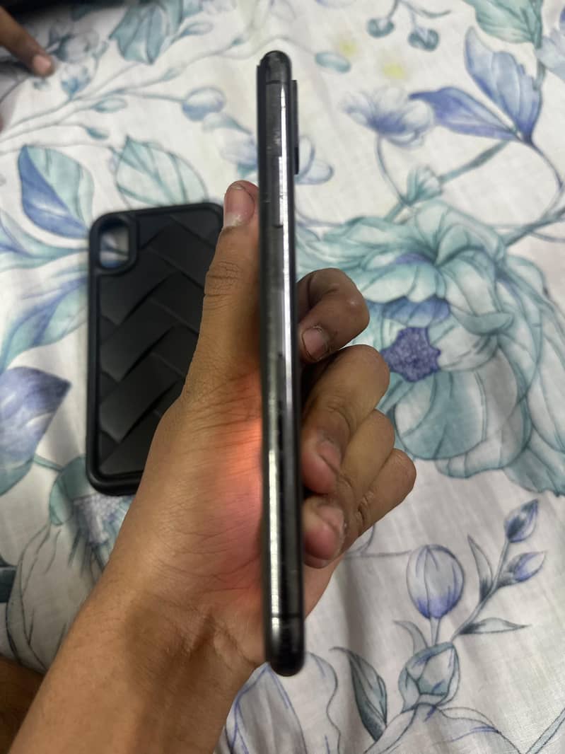 Apple iPhone X 4