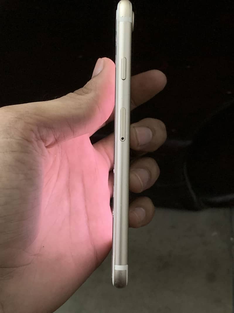 Apple iPhone 7 4