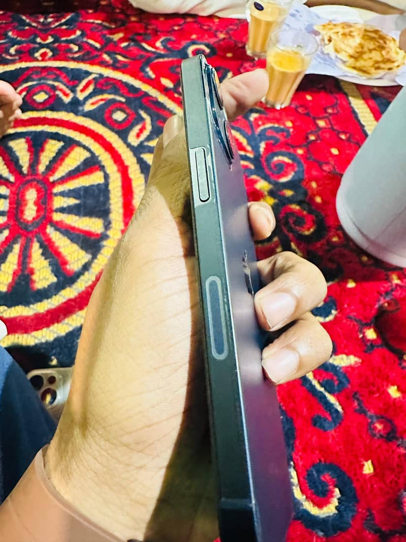 Apple iPhone 13 2