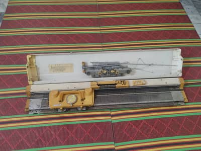 Knitting Machine - Model: Singer MOD 600