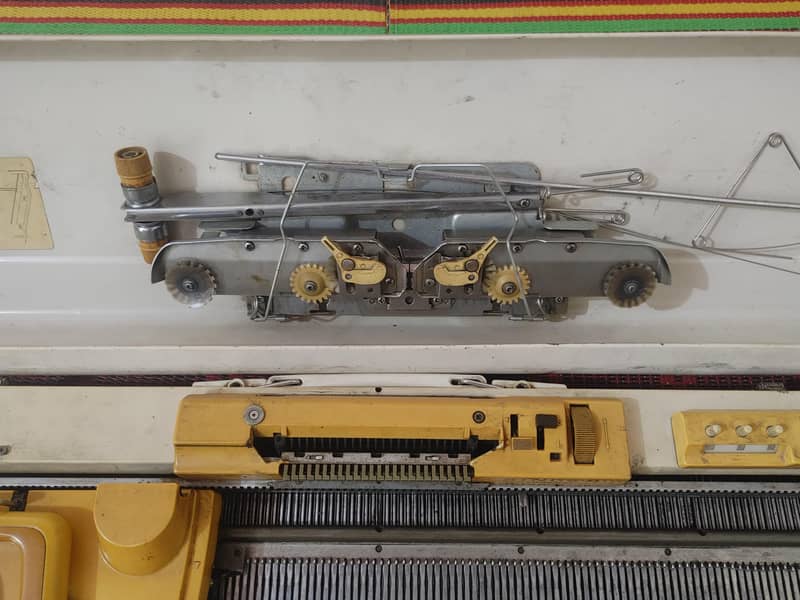 Knitting Machine - Model: Singer MOD 600 3