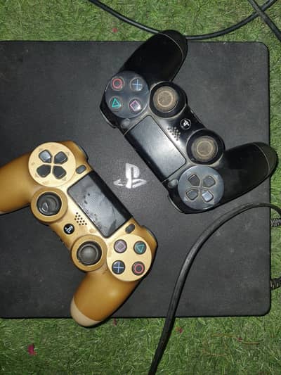 Ps4 slim 512 gb with 2 controllers