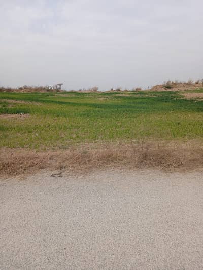 70 feet road sun face plot (30x60) level heighted