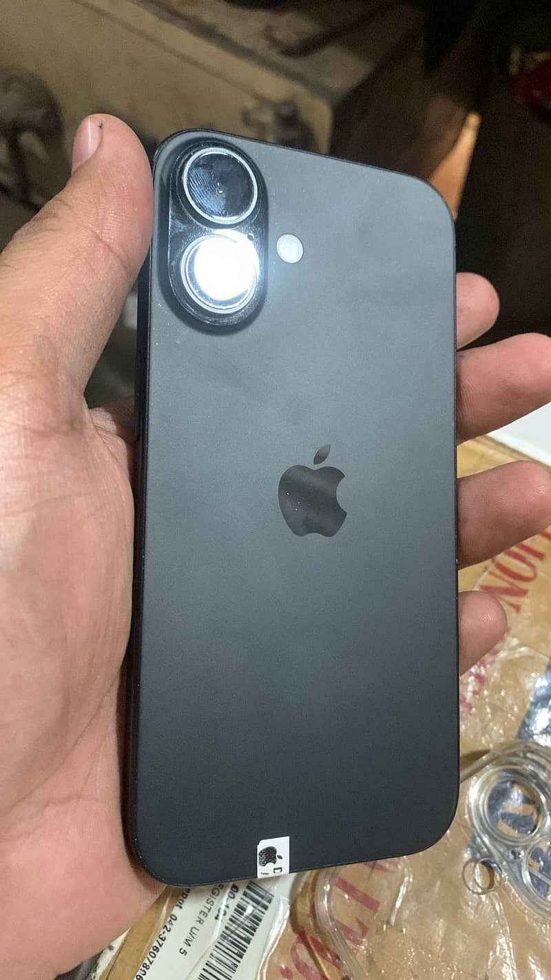 Apple iPhone 16 1