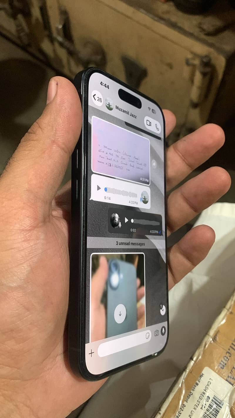 Apple iPhone 16 4