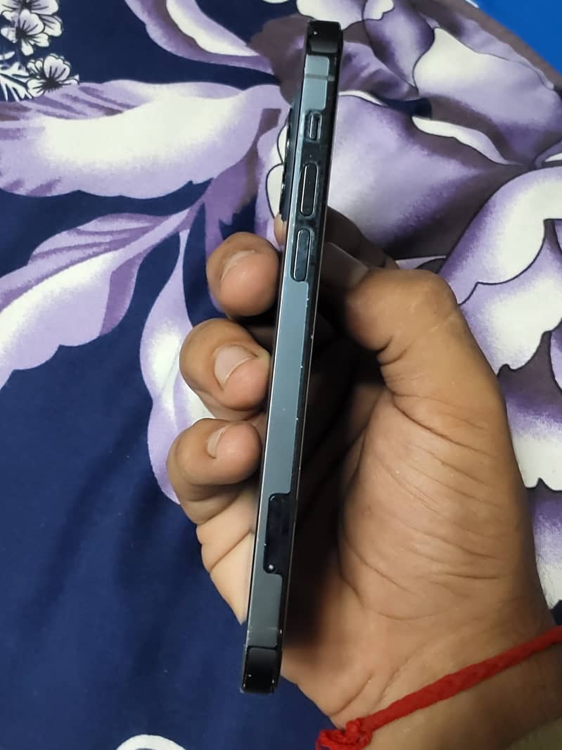 Apple iPhone 12 pro 4