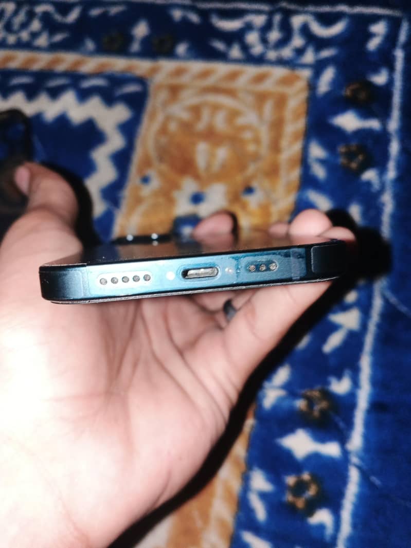 Apple iPhone 13 2