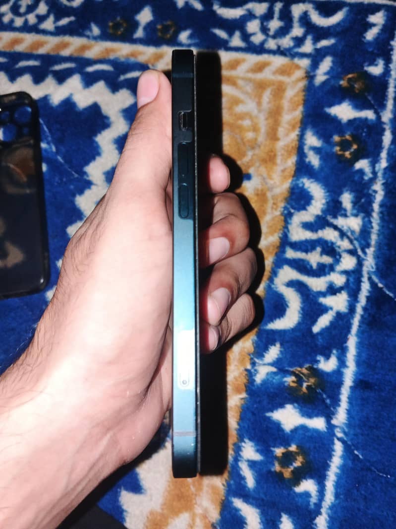 Apple iPhone 13 3
