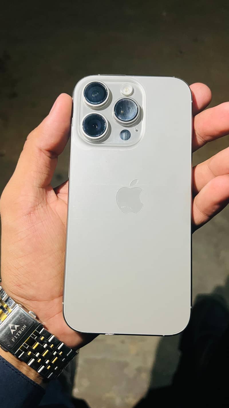 Apple iPhone 16 Pro 0