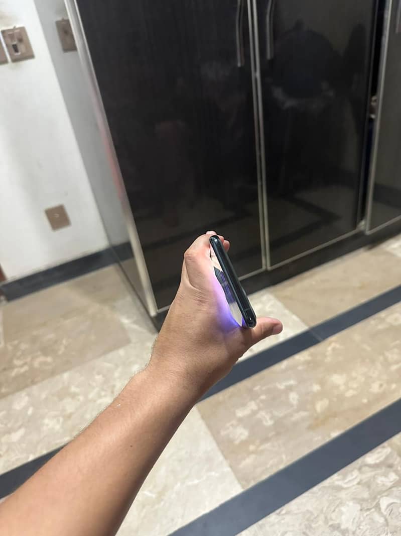 Apple iPhone 11 Pro Max 2