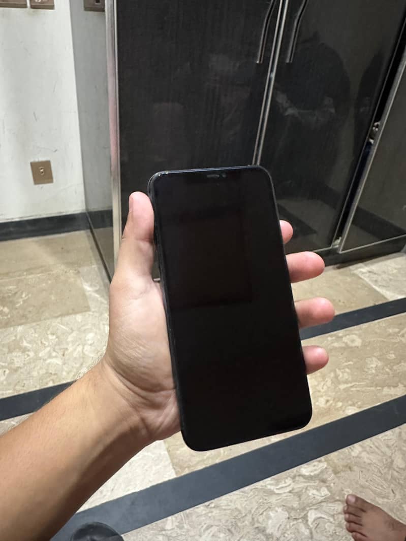 Apple iPhone 11 Pro Max 3