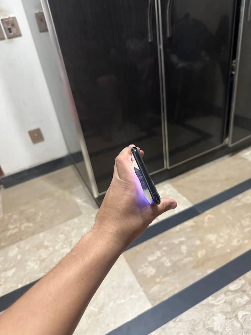 Apple iPhone 11 Pro Max 4