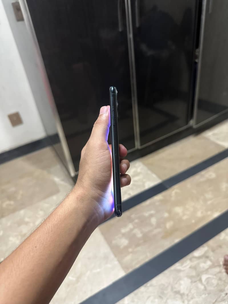 Apple iPhone 11 Pro Max 6