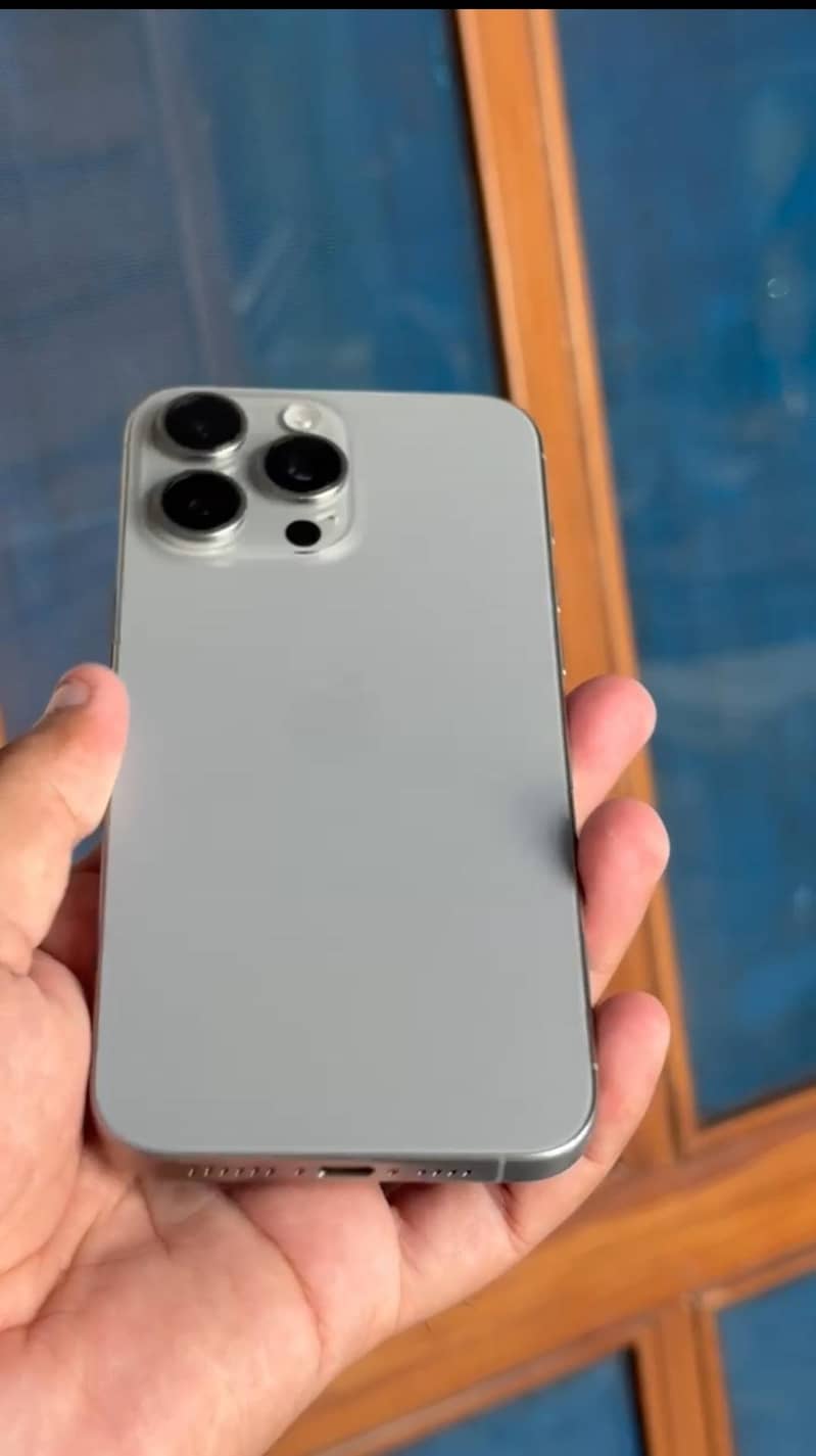 Apple iPhone 15 Pro Max 0