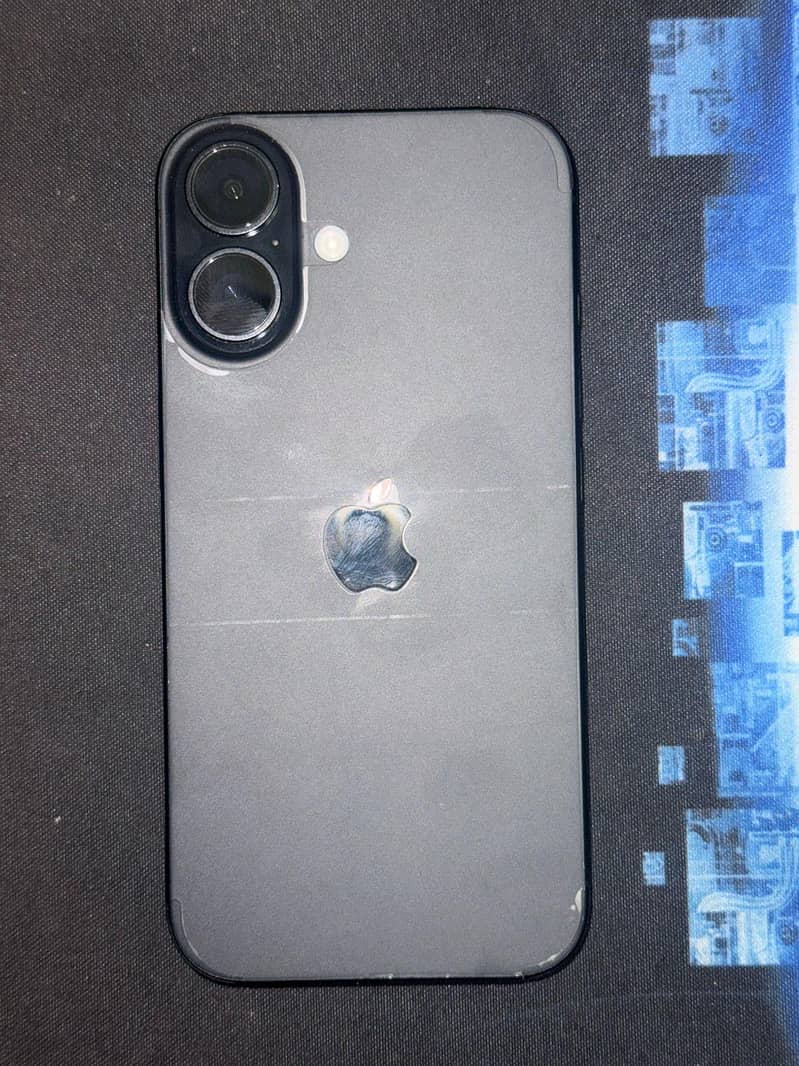 Apple iPhone 16 0