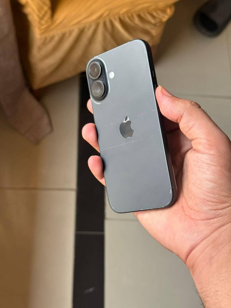 Apple iPhone 16 3