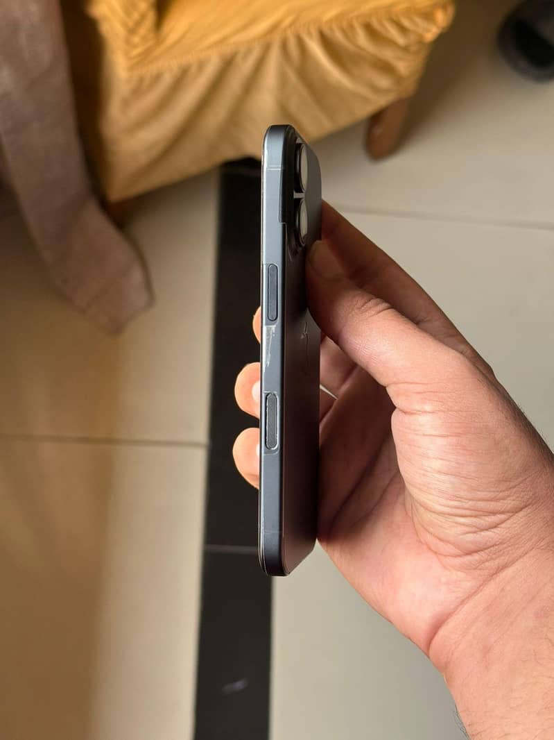 Apple iPhone 16 4
