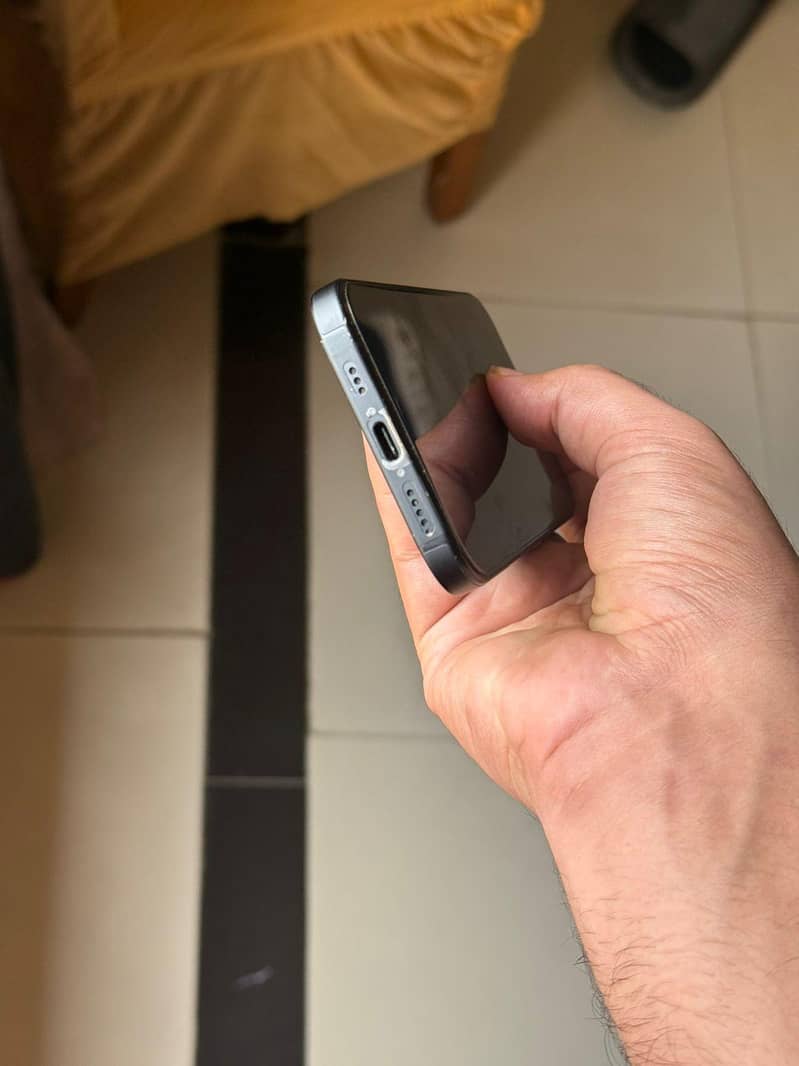Apple iPhone 16 5
