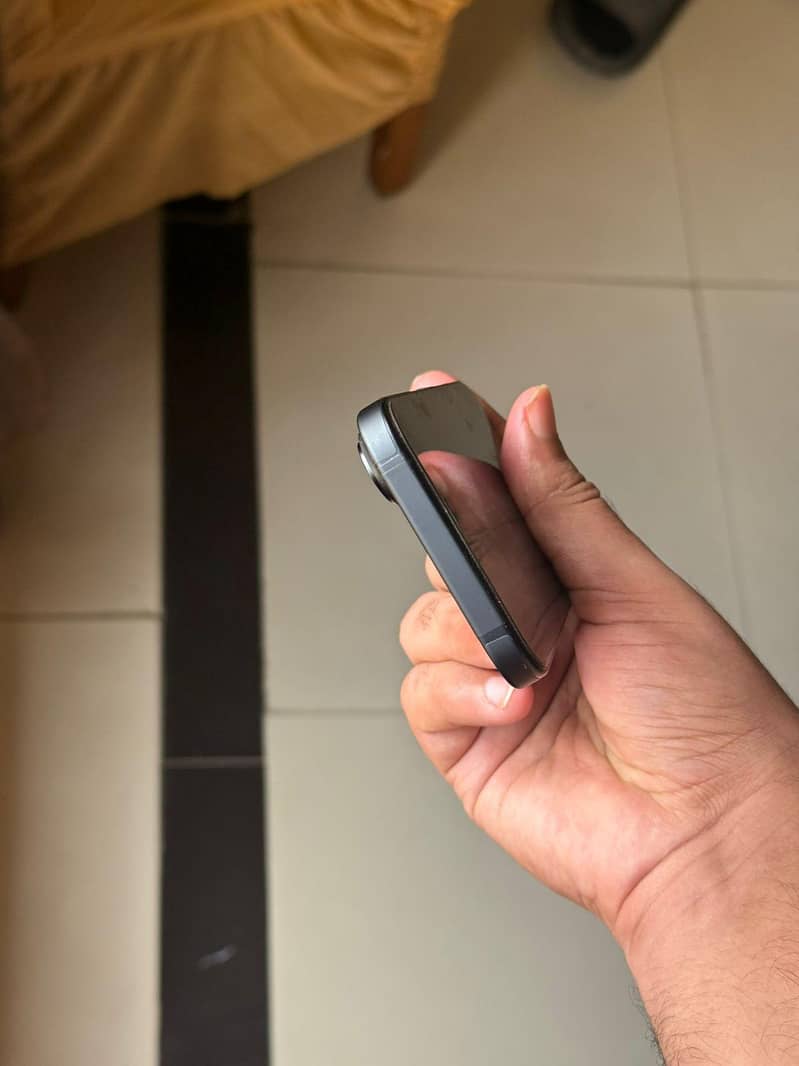 Apple iPhone 16 6