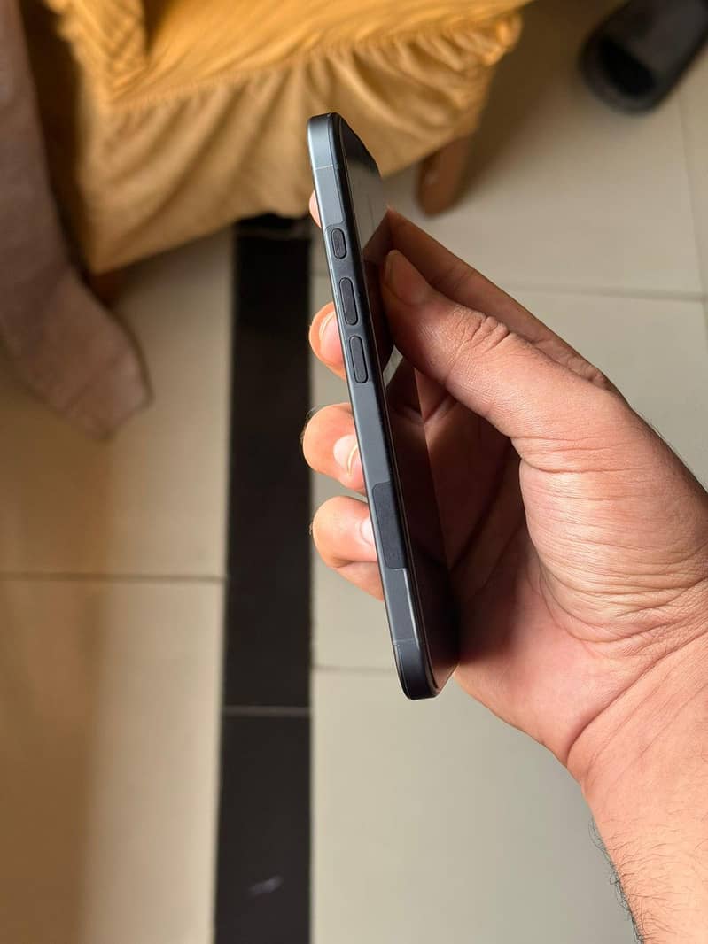 Apple iPhone 16 7
