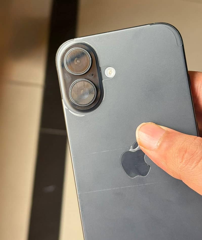 Apple iPhone 16 8