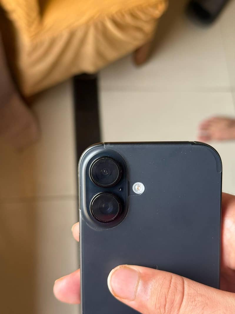 Apple iPhone 16 9