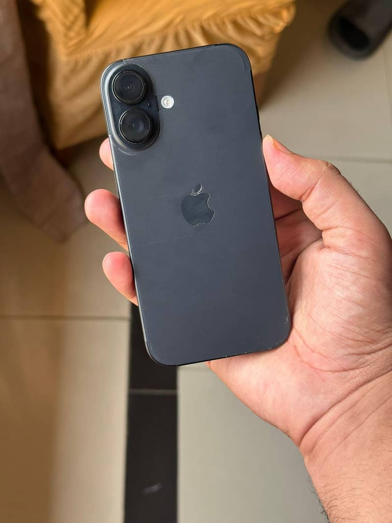 Apple iPhone 16 10