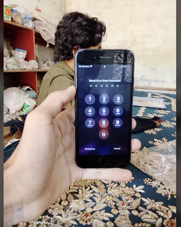 Apple iPhone 7 3