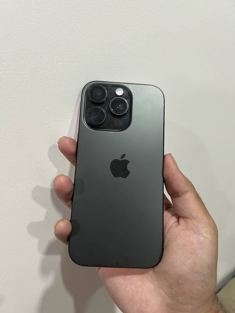 Apple iPhone 16 Pro 0