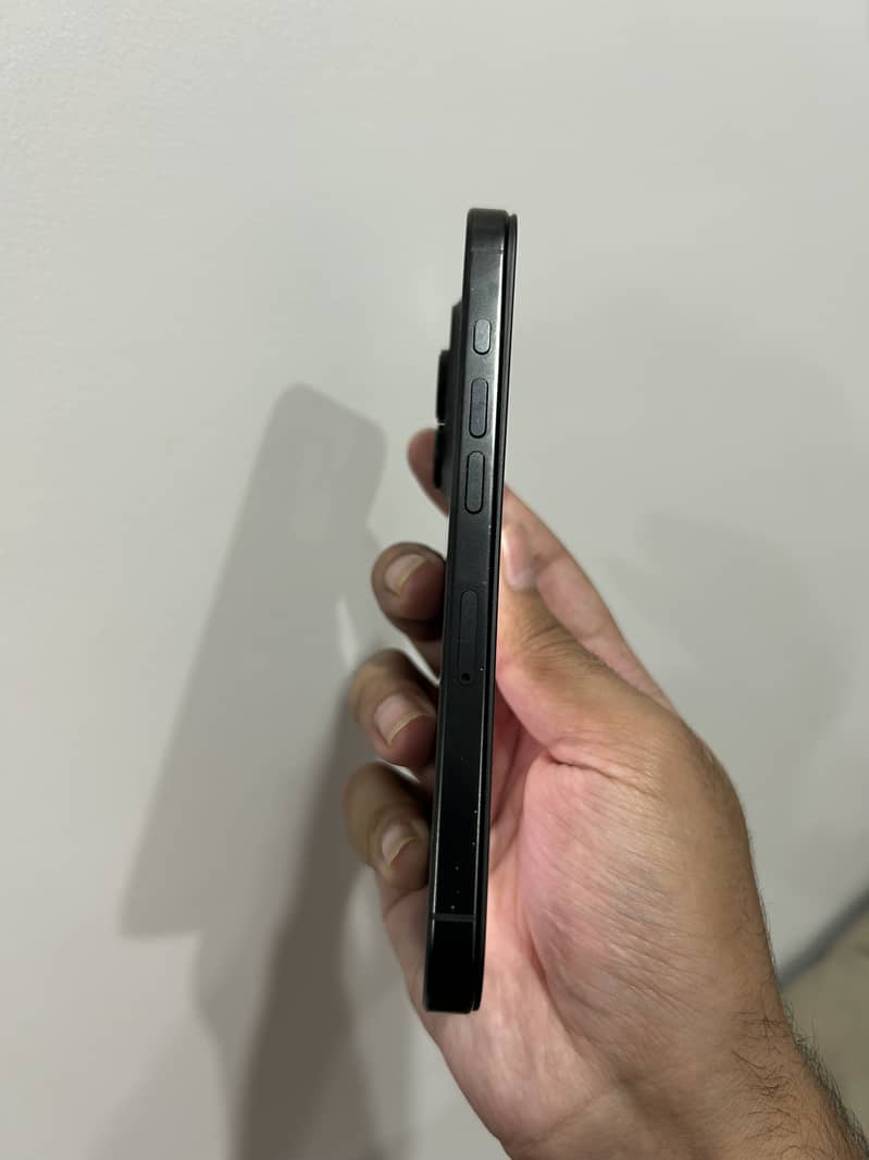 Apple iPhone 16 Pro 1