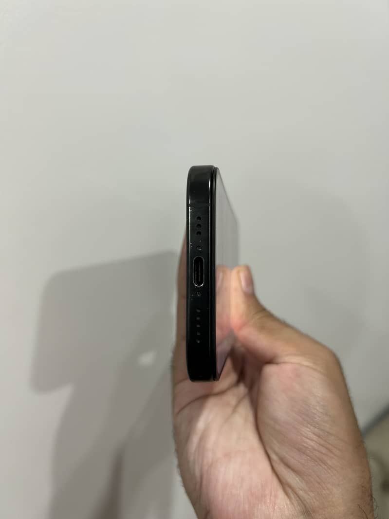 Apple iPhone 16 Pro 2