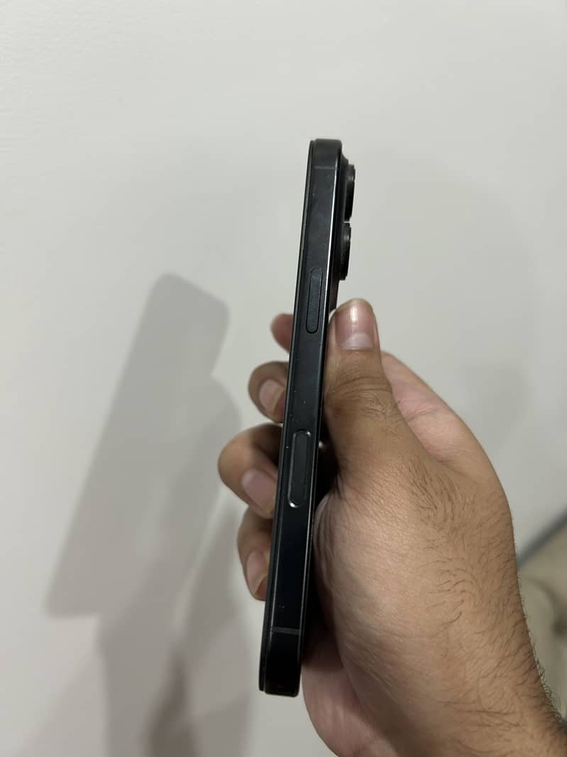 Apple iPhone 16 Pro 4
