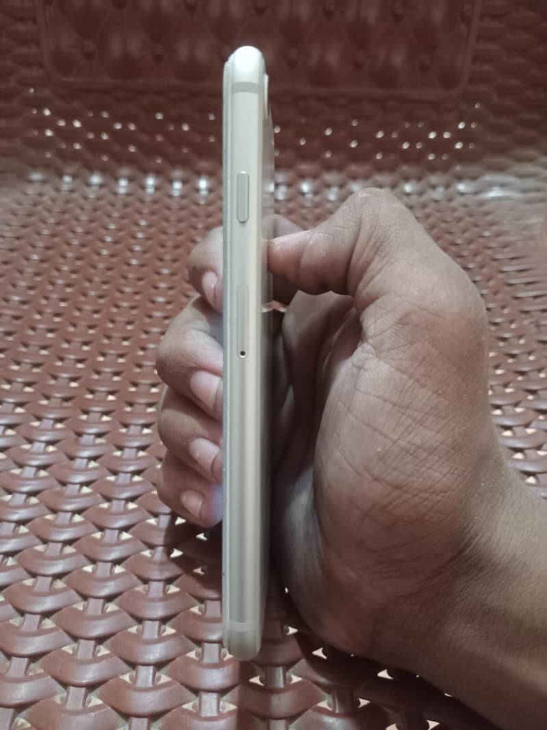 Apple iPhone 8 1