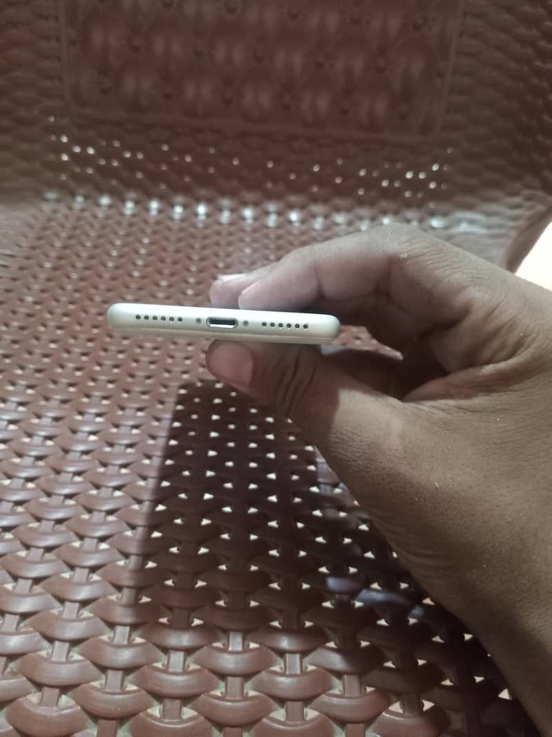 Apple iPhone 8 4