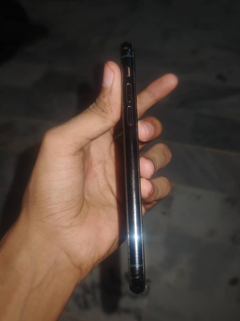 Apple iPhone 11 Pro 1