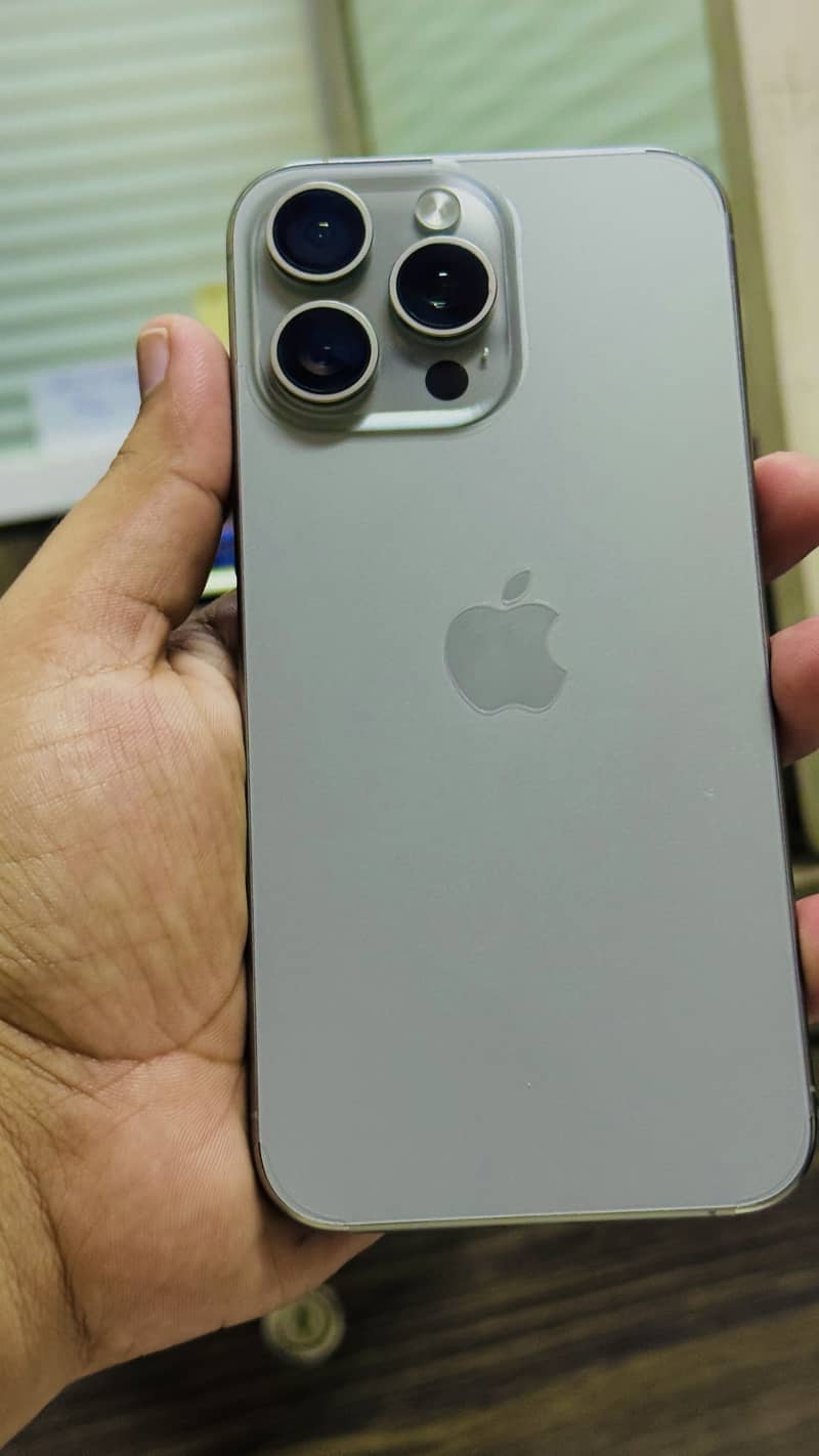 Apple iPhone 15 Pro Max 2