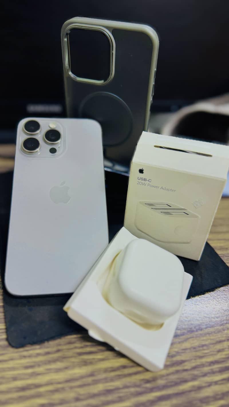 Apple iPhone 15 Pro Max 3