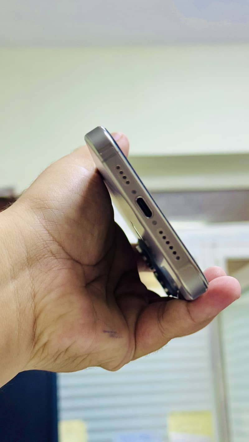 Apple iPhone 15 Pro Max 4