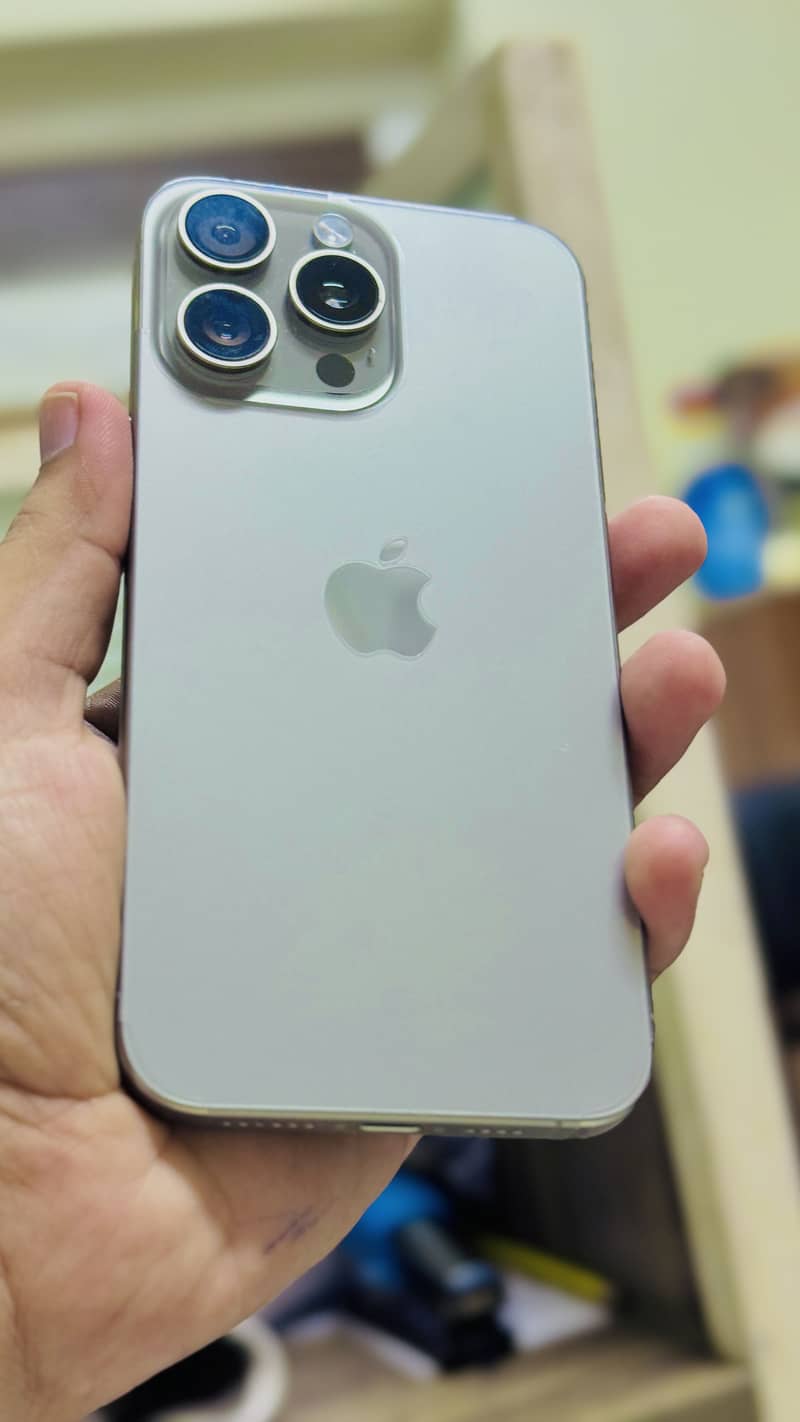 Apple iPhone 15 Pro Max 7