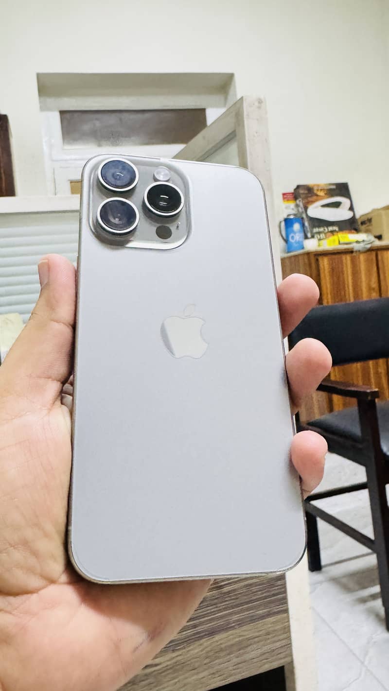 Apple iPhone 15 Pro Max 8